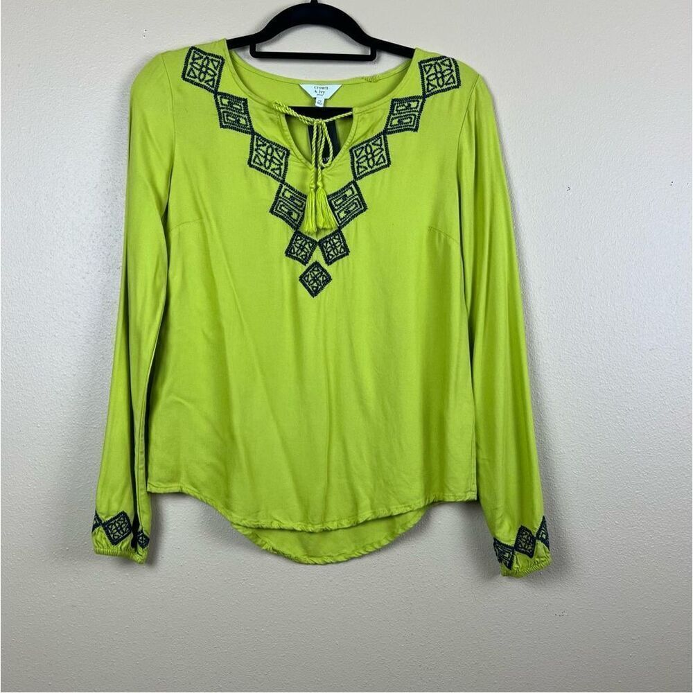 NWT Crown & Ivy Top Blouse Embroidered